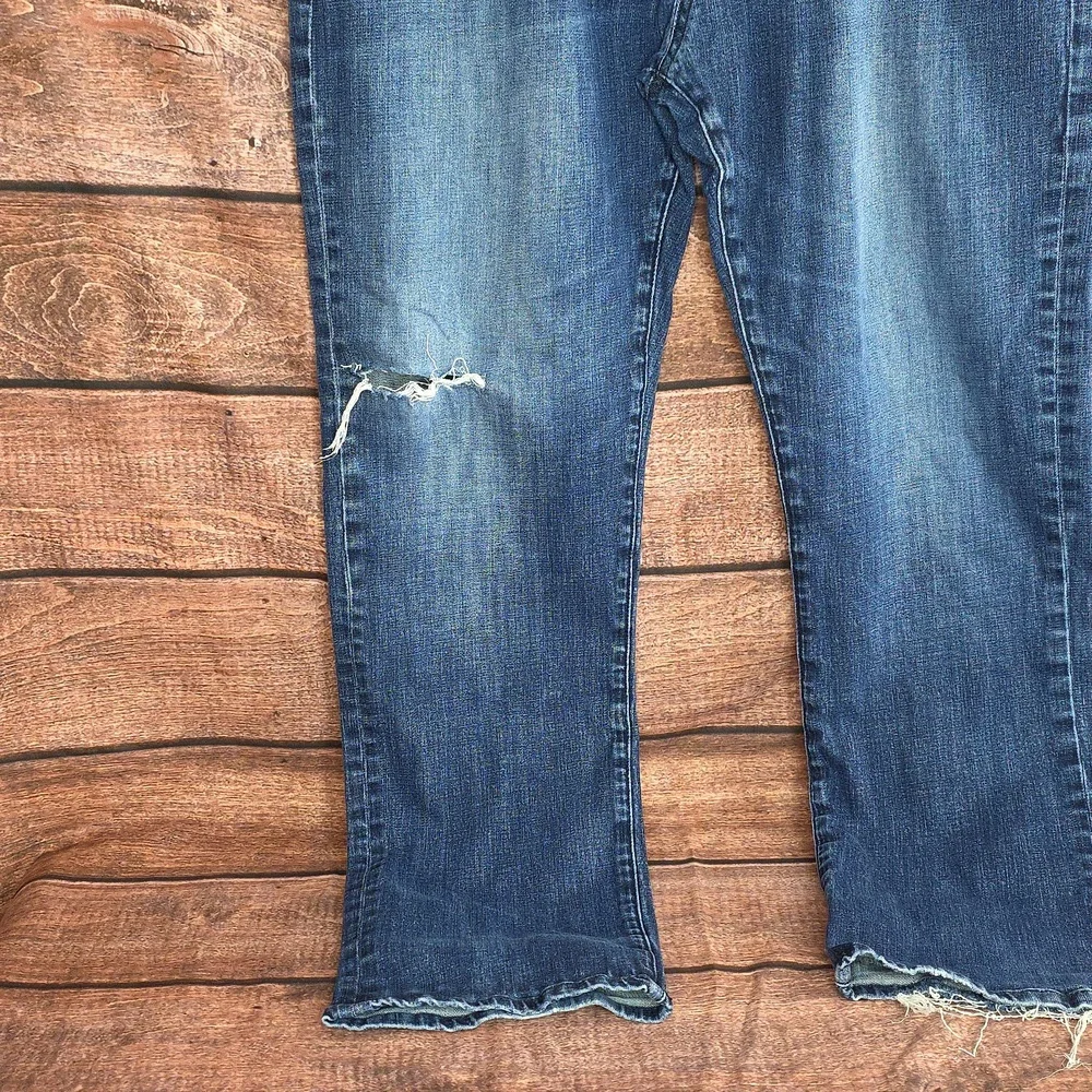 Joseph Abboud Blue Jeans with Distressed Details Size 38x30 Slim Fit AQ-1150